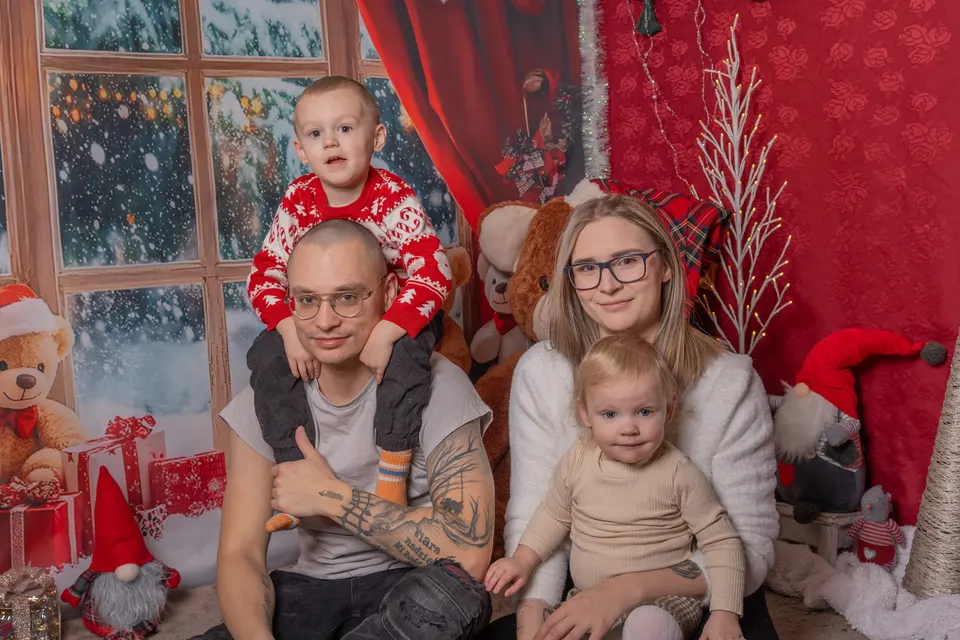 Edyta z rodziną — sesja świąteczna — zdjęcie 9 z 24