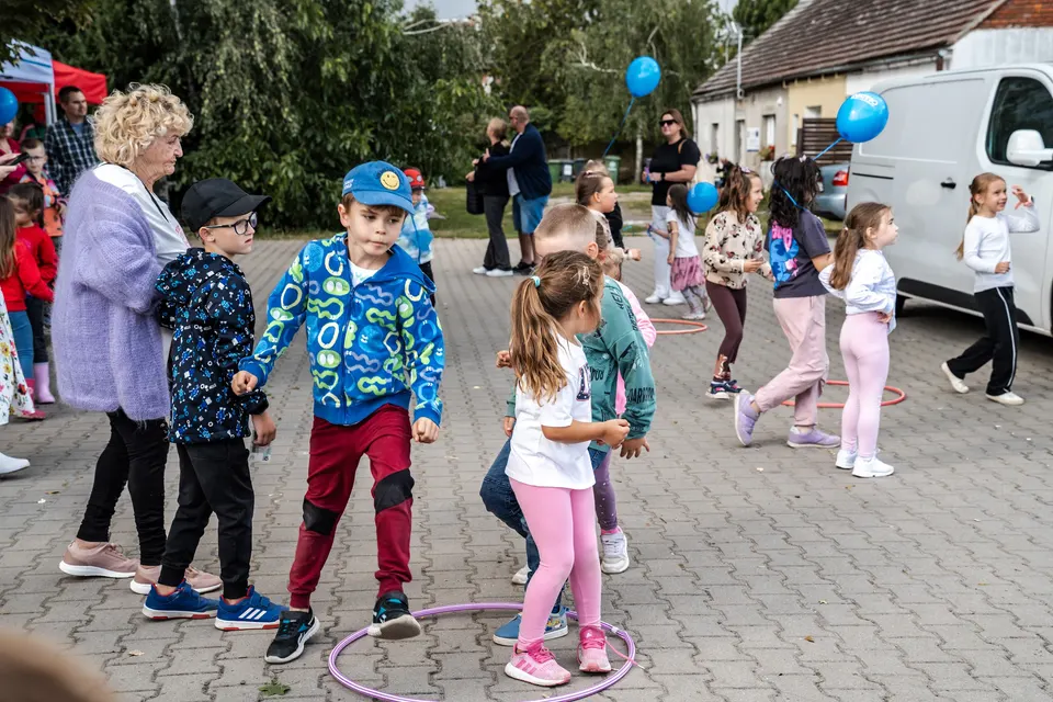 Dzień Rodziny w szkole Sentio w Bogdanowie — zdjęcie 15 z 24